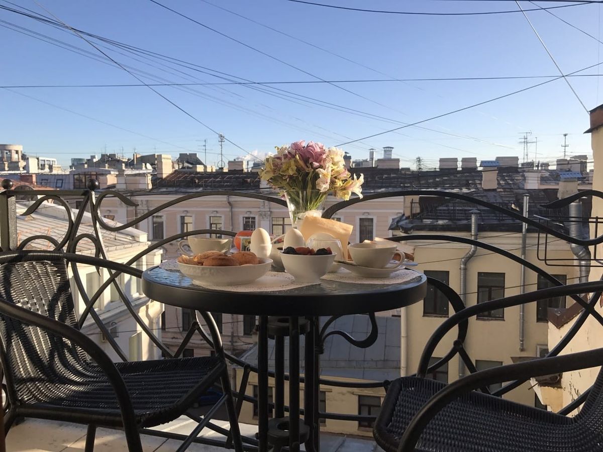 2-bedroom apartment with a balcony over the rooftops (#23), photo 1